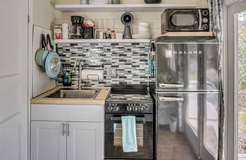 Yulee Apartment | Tiny Home on Working Farm Near Amelia Island!