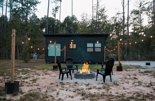 Livingston House | Tiny home retreat in Livingston TX- 1 hr from Houston