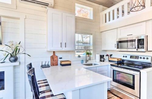 Morganton House | Tiny Home Retreat w/Fire Pit ~ 3 Mi to Lake!