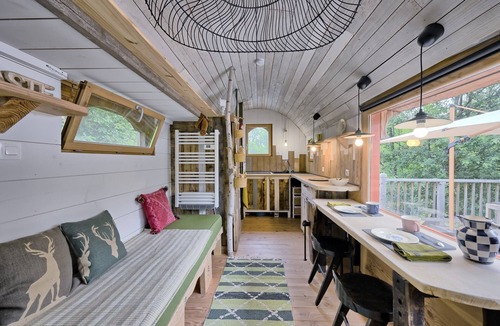 Arrien-en-Bethmale House | Tiny Home 'Roulotte Appoline' with Mountain View, Private Terrace and Garden