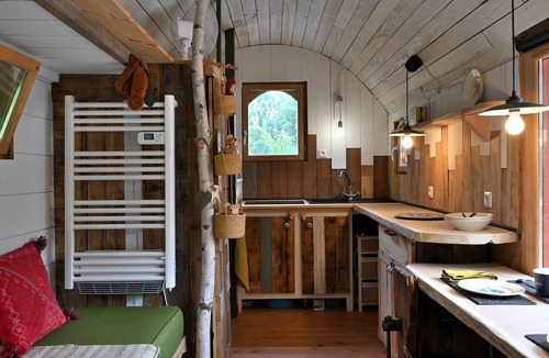 Arrien-en-Bethmale House | Tiny Home 'Roulotte Appoline' with Mountain View, Private Terrace and Garden