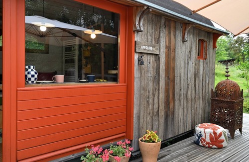 Arrien-en-Bethmale House | Tiny Home 'Roulotte Appoline' with Mountain View, Private Terrace and Garden