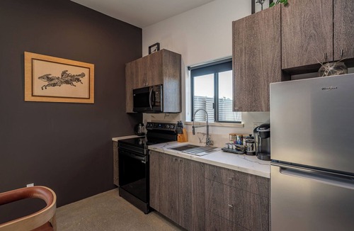 Yucca Valley House | Tiny Home - Salt Water Pool - Jacuzzi - Mini Golf - Sauna