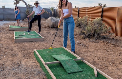Yucca Valley House | Tiny Home - Salt Water Pool - Jacuzzi - Mini Golf - Sauna