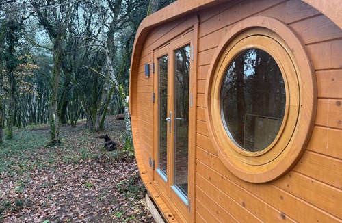 Calviac-en-Perigord House | Tiny Home “Unique 3-Person Accommodation” with Shared Pool