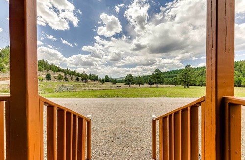Mayhill Apartment | Tiny Home w/Covered Porch in Cloudcroft Area!