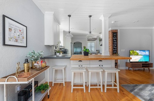 College Park House | Tiny home w/private outdoor kitchen & studio