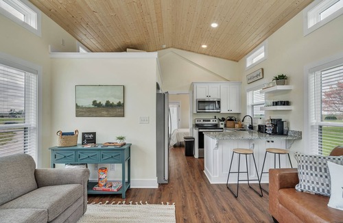 Winchester Cottage | Tiny Home w/RV Hookups
