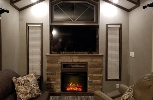 Phenix City Ski Chalet | Tiny home with hammock loft BBQ and yard