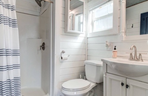 Brazoria Cottage | Tiny Homes on River w/dock, fire pit & game room
