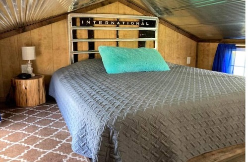 Leasburg House | Tiny House #1 – One bedroom cabin near wineries, caves, hiking & floating!
