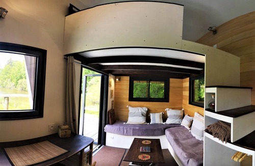 Saint-Bazile House | Tiny House au Bord D'un Étang - Terra Nostra