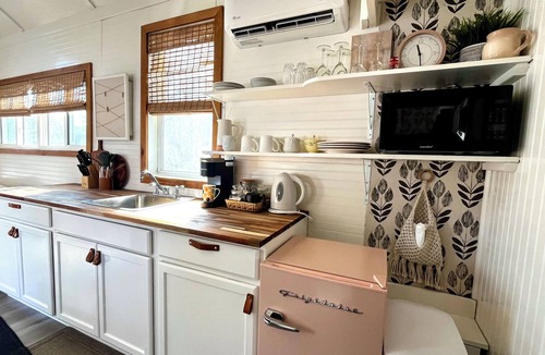 Valley Hi RV Rental | Tiny House - Big Fun!