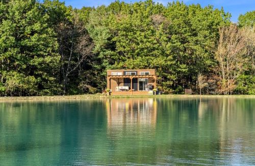 Brackney Boat Rental | Tiny House Boat on a Tiny Lake Retreat