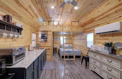 Ashland Cabin | Tiny House Cabin with Loft. 2 Queen Beds with Child Sleeper
