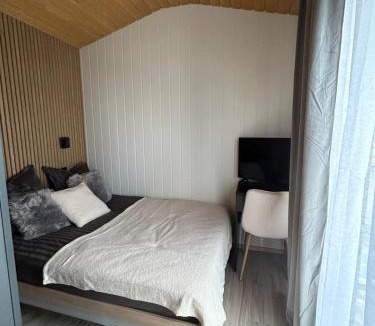 Richardmenil Apartment | Tiny House Chambre Salon Cuisine by EXTINY