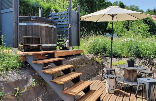 Grendelbruch Apartment | Tiny-house cottage style