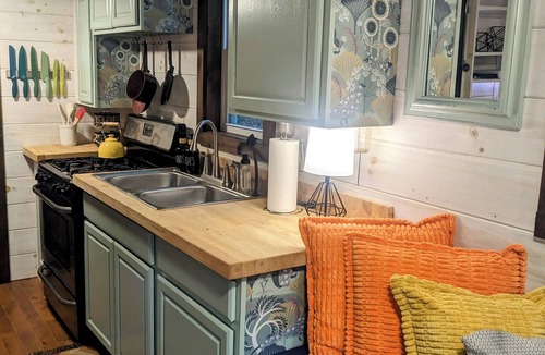 Chattanooga Cabin | Tiny House~Creeks & River Nearby