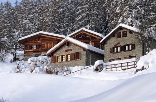 Monteiller House | Tiny House facing the Alps - Ski in and out by Interhome