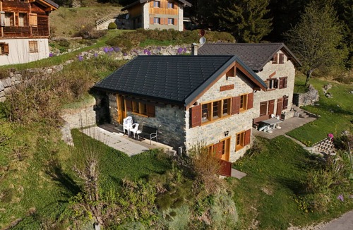 Monteiller Ski Chalet | Tiny House facing the Alps - Ski in and out