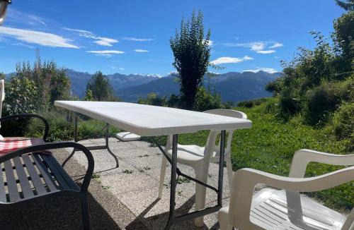 Monteiller Ski Chalet | Tiny House facing the Alps - Ski in, Ski out