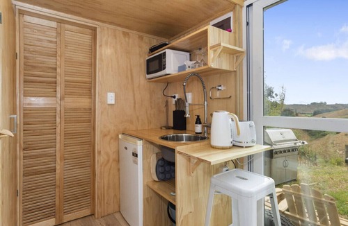 Pukehina Apartment | Tiny House -Farm- · Rural Couples Retreat