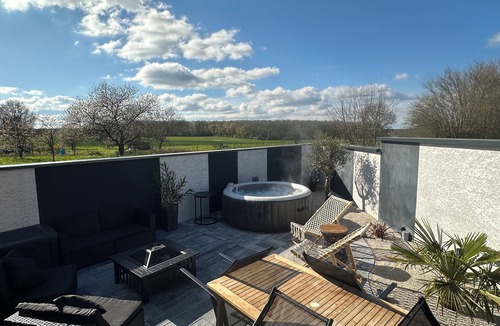 Saint-Loup-Nantouard Ski Chalet | Tiny house with private jacuzzi and brazier