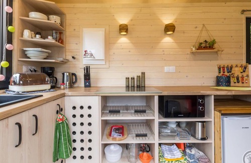 Saint-Pierre-Langers Apartment | Tiny House with AC - 2 guests