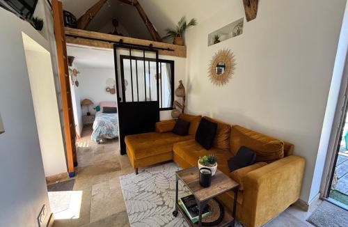 Neuille House | Tiny house gite la Poitevinière, terrasse, barbecue, proche Saumur et Loire