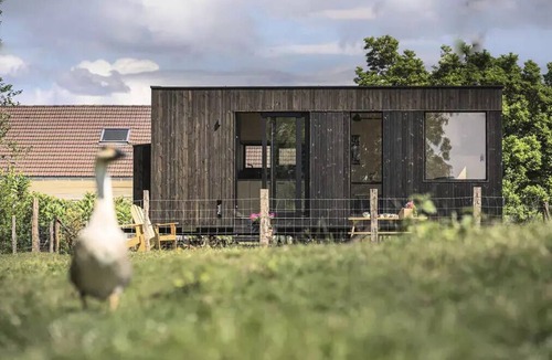 Les Hays Cabin | Tiny House in the heart of the Jura: a dream getaway for animal lovers - 2 adults + 2 children up to 12 + 1 baby