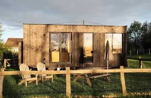 Les Hays Cabin | Tiny House in the heart of the Jura: a dream getaway for animal lovers - 2 adults + 2 children up to 12 + 1 baby