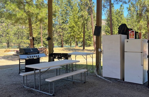 Evans Cabin | Tiny House Lake Roosevelt