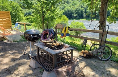 Barryville Cottage | Tiny House on Spectacular Riverfront Property - Private Access to Delaware River