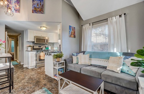 Woodland Park Ski Chalet | Tiny House | Pet-Friendly | Pikes Peak Views