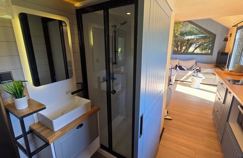 Yvias Cabin | Tiny house Private Jacuzzi Dome