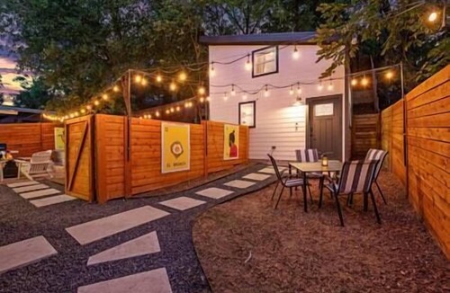 MLK House | Tiny House-Sleeps 4-Kitchen-Washer/Dryer-Patio