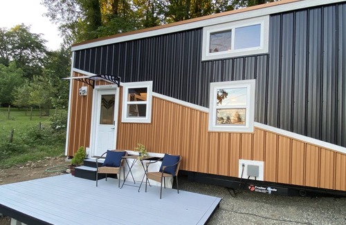 Mirrormont Apartment | Tiny House Tranquil Forest Retreat