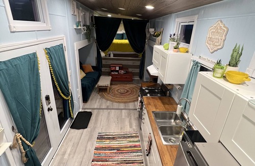Seneca Villa | Tiny House/w outdoor cast-iron shower/tub