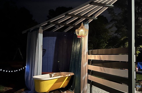 Seneca Villa | Tiny House/w outdoor cast-iron shower/tub