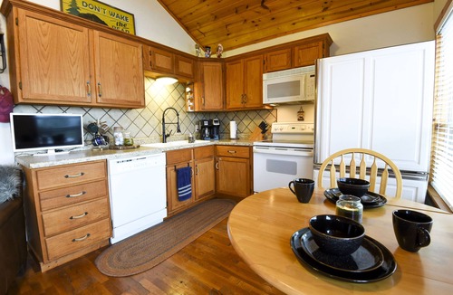 Clayton Cabin | Tiny House With a Million Dollar View (Oka Chukka)