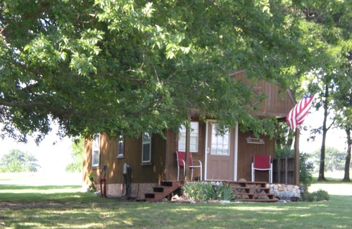 Sulphur Cottage | Tiny house with full-size amenities tucked away in the countryside