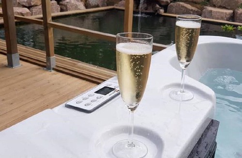 Outremecourt Cottage | Tiny house with private spa