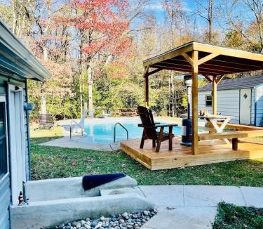 Glen Burnie House | Tiny House With Private Pool