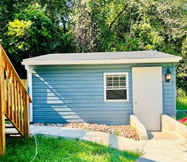 Glen Burnie House | Tiny House With Private Pool
