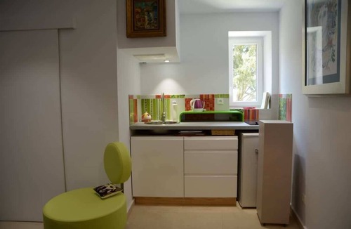 Dun-le-Palestel Apartment | Tiny Loft with Garden View & Free Parking