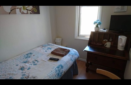 Harlington House | Tiny Single shared bathroom Room ssbyr