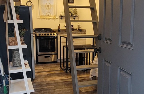 Alden Cottage | Tiny Spa Cottage Retreat