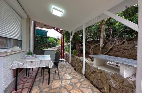 Krk Apartment | Tiny Studio Goldie in Krk, air conditioning, WiFi, close to the center