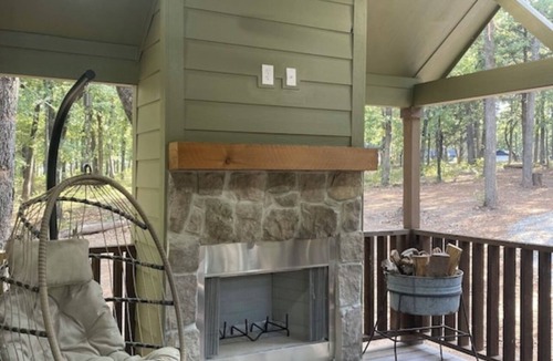 Pottsboro Cabin | Tiny Texoma Treasure: Your Wooded, Lakeside Wonderland - Green House
