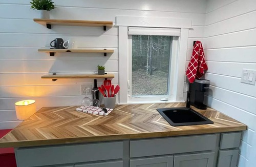 Clare House | “Tiny Three” (Private Hot Tub)